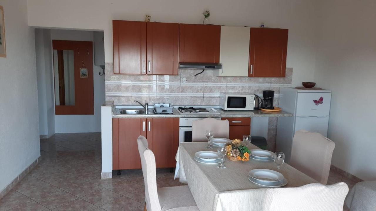 Apartmani Krpeta Pakostane Exterior photo